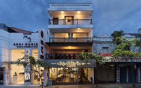Cafe Aroma Inn